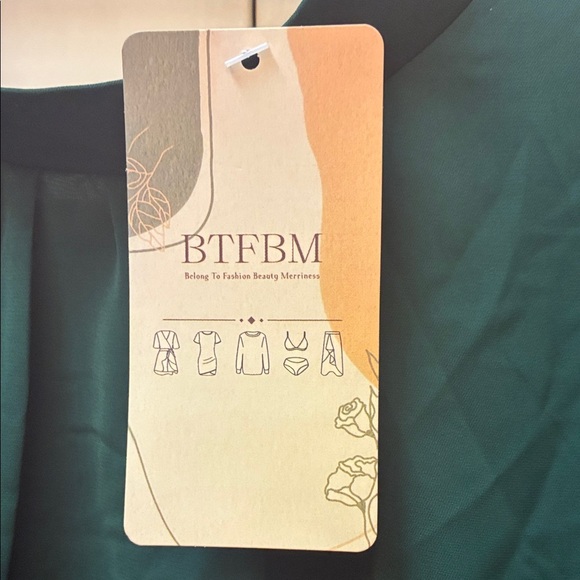 Studio Y Emerald Green Blouse with Ruched Sleeves - Picture 2 of 8